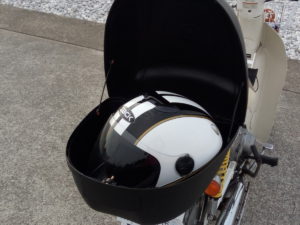 ヘルメットを入れると余裕がなくなります