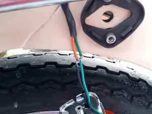 配線のハンダ付