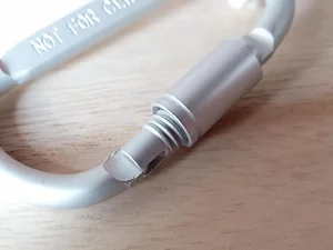 カラビナのネジ