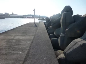 白灯波止の先端