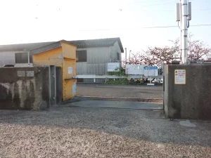 港入り口のゲート